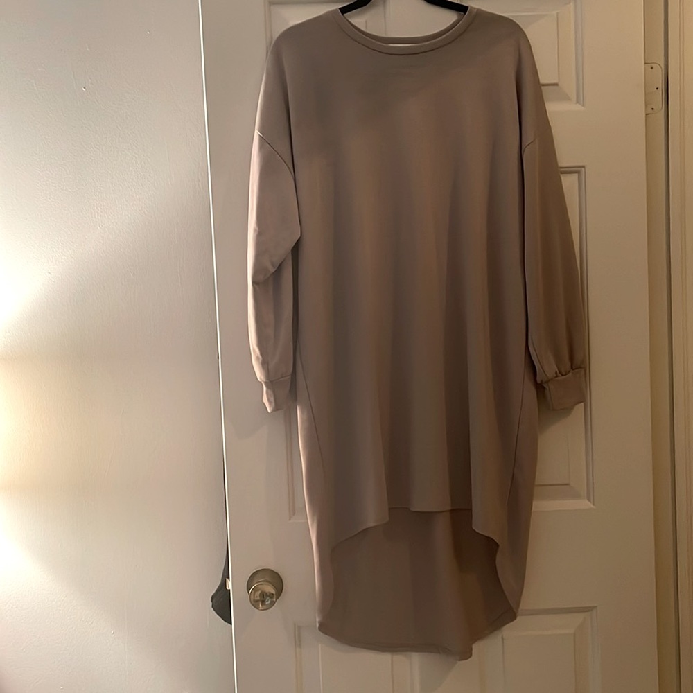 FOREVER 21 LONG SLEEVE HI LOW DRESS NWOT